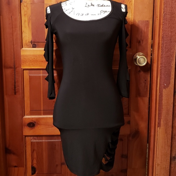 Symphony Dresses & Skirts - ♥️3/$25💋 black cold shoulder dress with slits